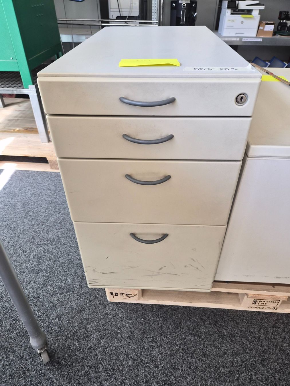 Cassettiere: Schreibtisch Korpus – Usato da Frauenfeld venduto da Verein_Murghof
