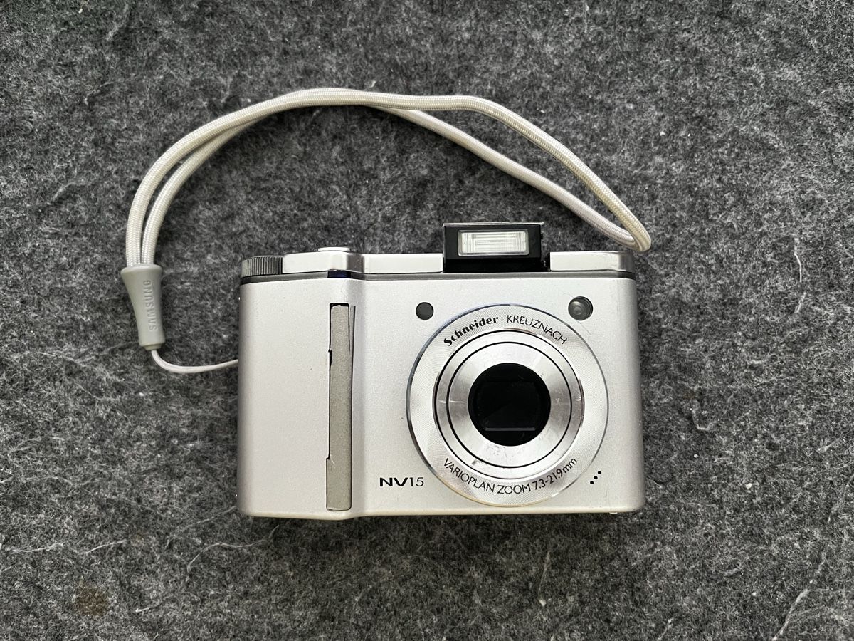 Samsung Kamera: Samsung NV15 – Gebraucht aus Pfäffikon ZH von Restore-Me