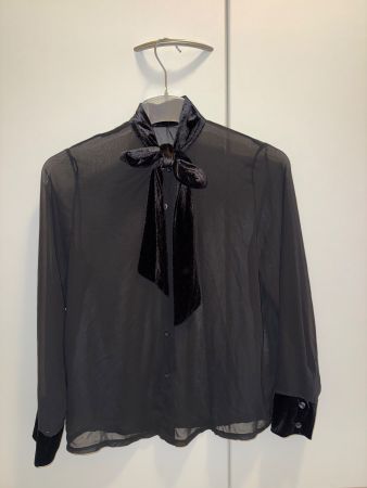 Mango Schwarze transparente Bluse mit Samtdetails