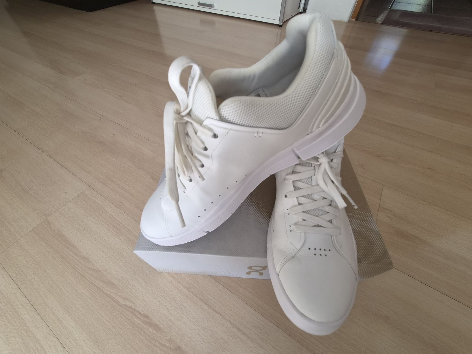 On Chaussures hommes: OnCloud Schuh, Sneaker weiss Gr. 45 – Neuf (Voir description) à Adlikon par jahr01 2