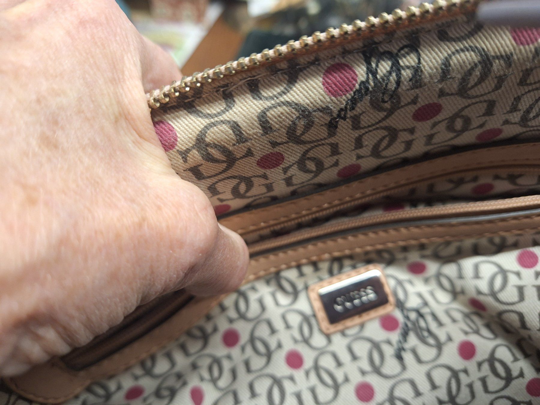 Guess Borse da donna: Guess Tasche , puderrosa – Usato da Rheinfelden venduto da Cleopatra2000 8