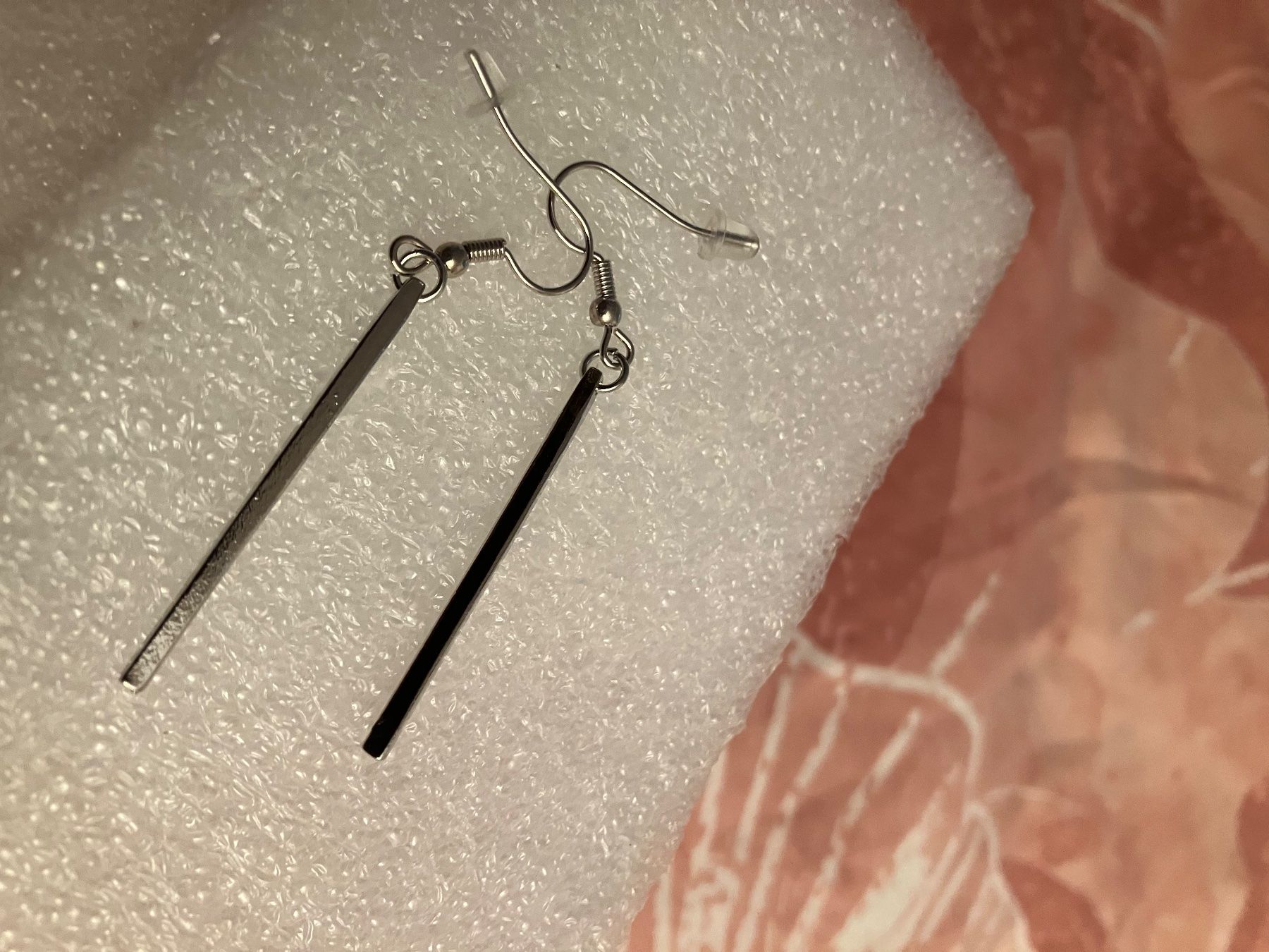 Ohrringe & -stecker: modeschmuck, silberfarbene Stab Ohrhänger, Länge Stift 4cm – Gebraucht aus Affoltern am Albis von Dlotti 2