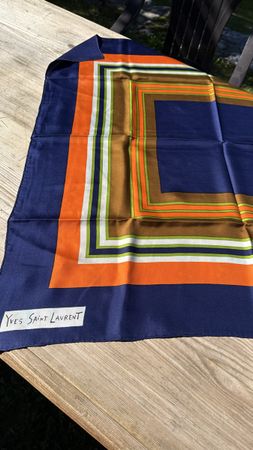Foulard Vintage Yves Saint Laurent, parfait pour l'été!