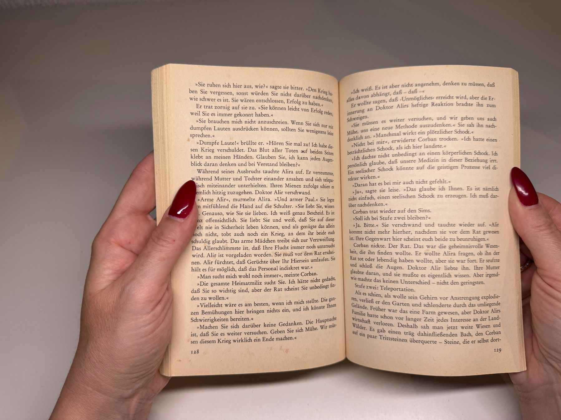 Libri: ROMAN: Lloyd Biggle, Invasion der Supermenschen – Usato da Grosswangen venduto da Deutsche_Romane 8