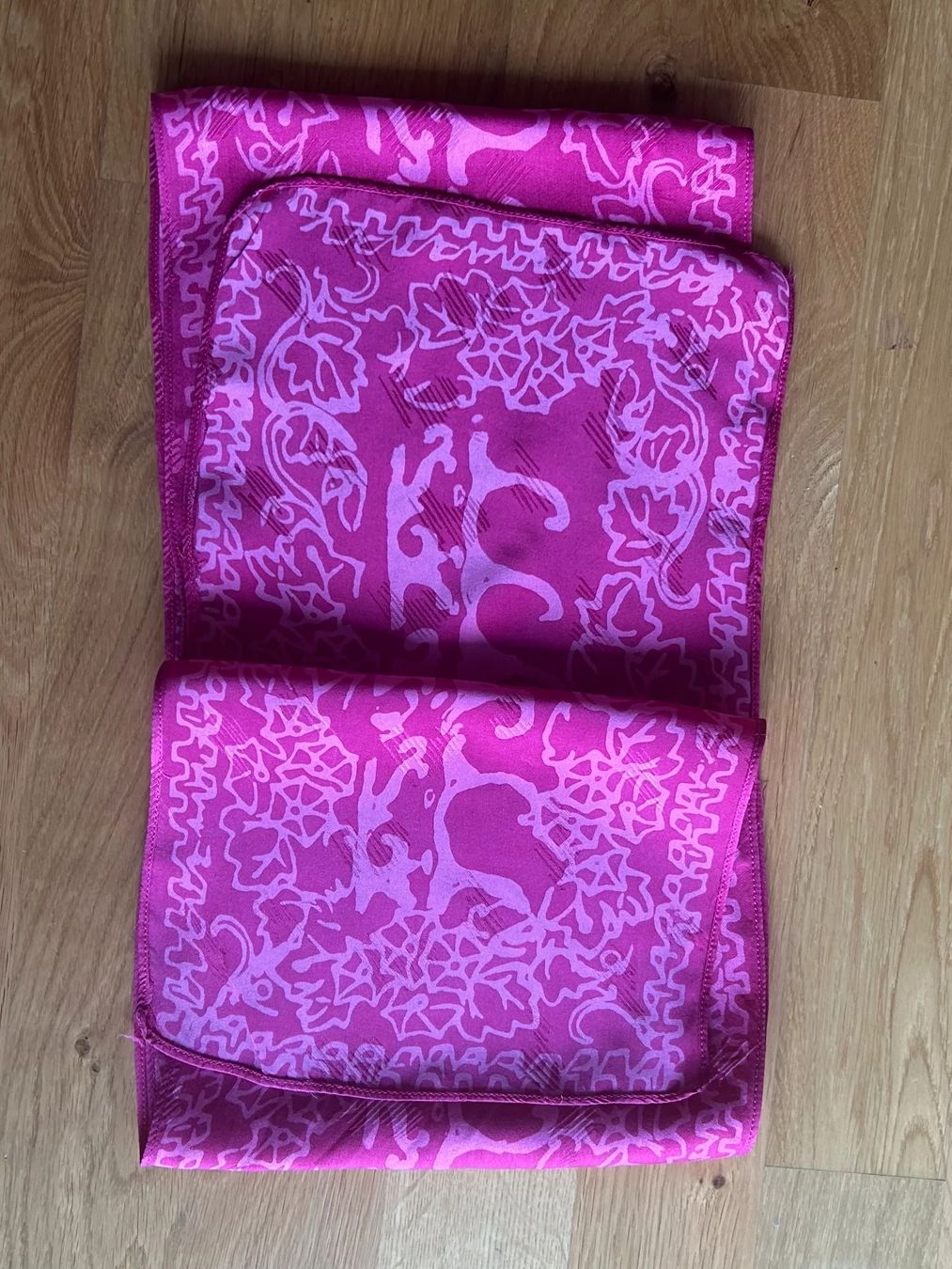 Foulard & Sciarpe: pink/rosa schmaler Batikschal – Usato da Zürich venduto da silbe4 1