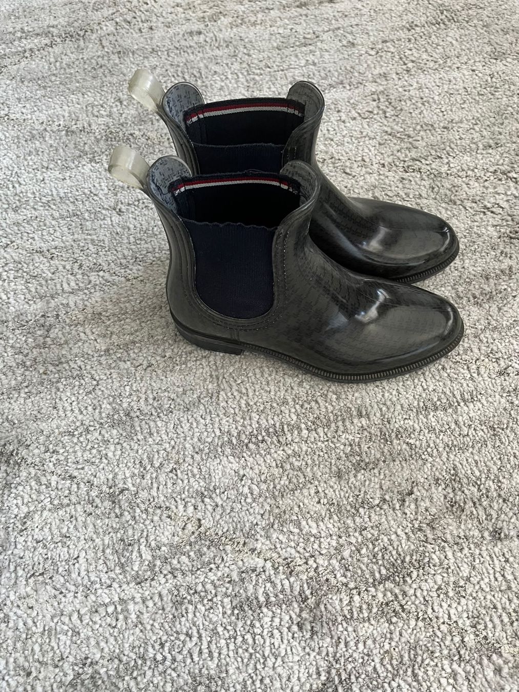 Tommy Hilfiger Damenschuhe: Tommy Hilfiger Gummistiefel – Gebraucht aus Adliswil von Steven0301 2