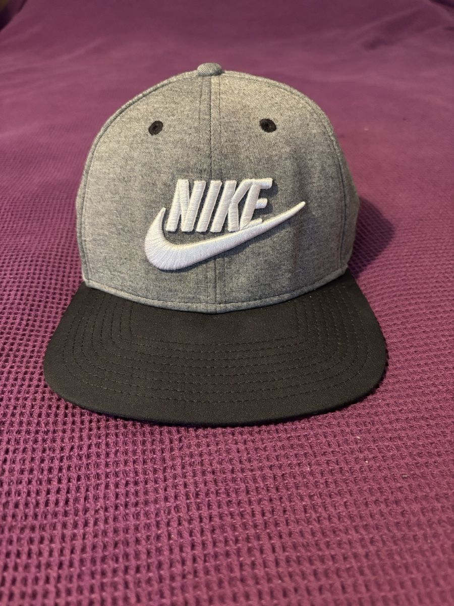Nike Sonstige Kleidung & Accessoires: Nike Flatbill Cap – Gebraucht aus Zürich von Dim777