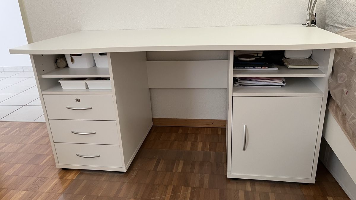 Schreibtische: Pult Weiss – Gebraucht aus Schenkon von livi.vivi99