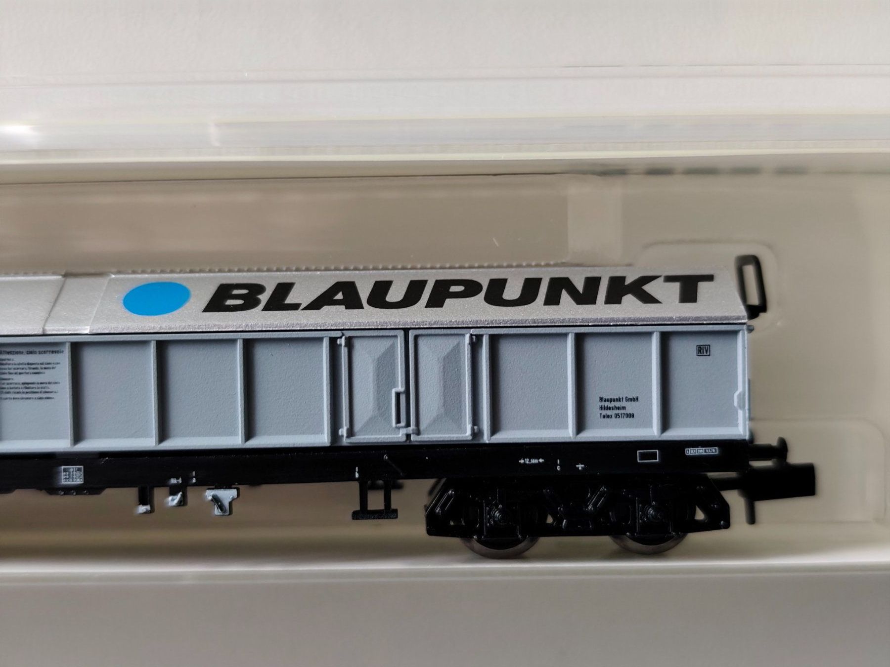Trix Modellini di ferrovie: Hubschiebedachwagen "Blaupunkt" der DB von Minitrix N – Nuovo e nell'imballaggio originale da La Chaux-de-Fonds venduto da Sekado 2