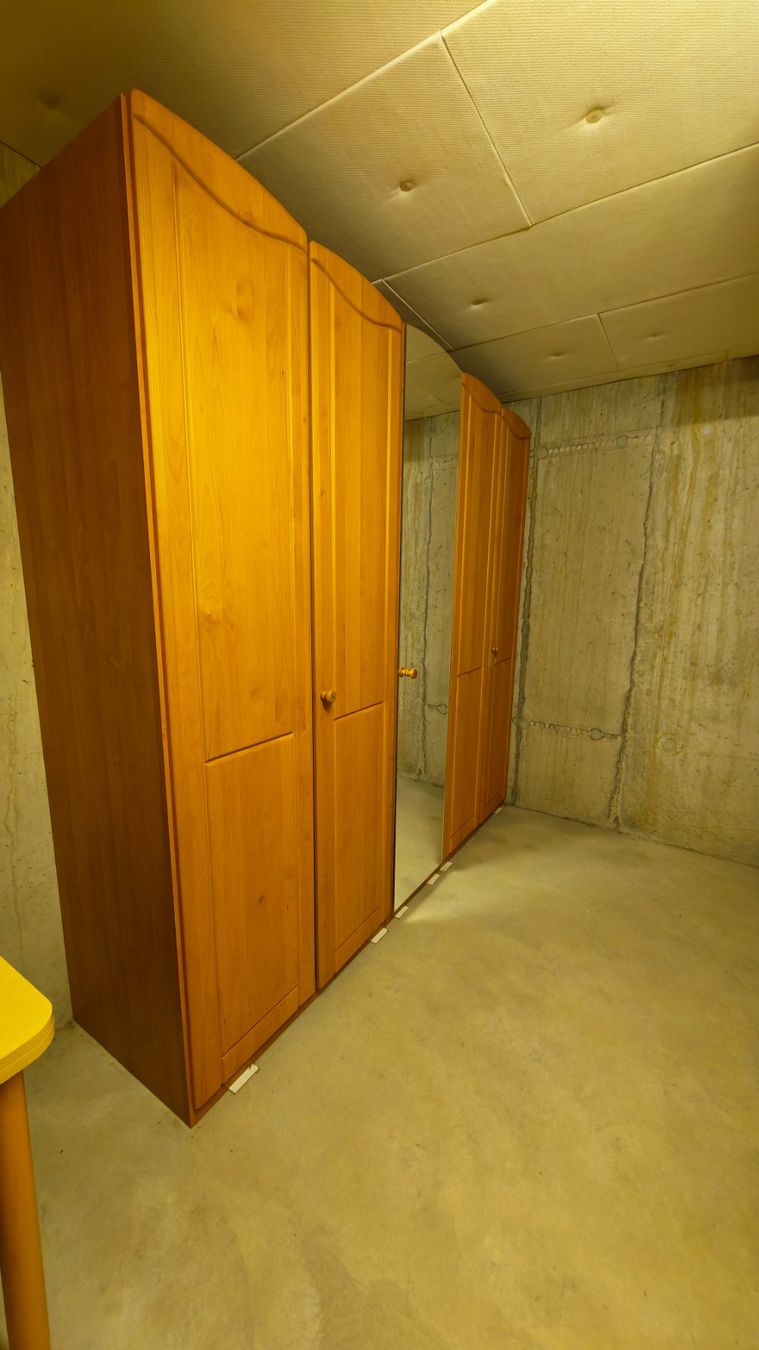 Armadi: Kleiderschrank Holz – Usato da Berikon venduto da Kudi56
