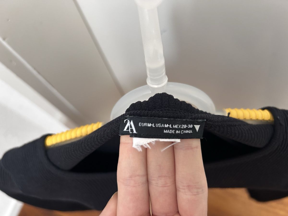 Zara Tops: Crop Pullover Schwarz mit Schmuck – Neu (gemäss Beschreibung) aus Teufen ZH von jas_8yhh 2