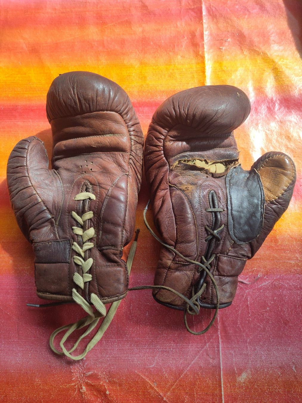 Altri accessori da uomo: Antike Boxhandschuhe – Usato da Aarwangen venduto da Bbossi 2