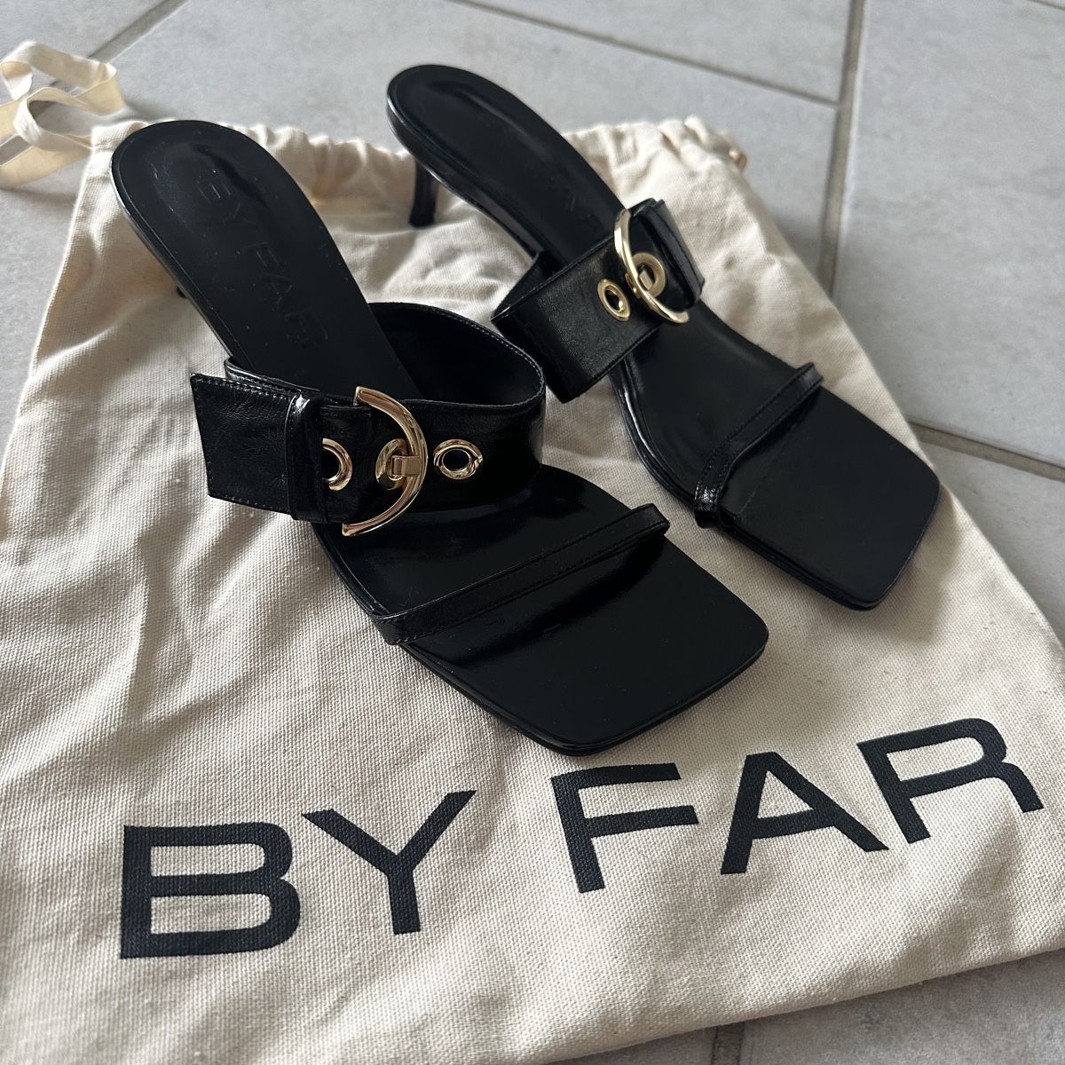 Scarpe da donna: BLACK LEATHER STILETTO SANDALS BY FAR 38 – Nuovo e nell'imballaggio originale da Zofingen venduto da JumpInVintage 1
