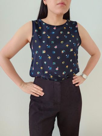 Vintage 100% Seide Seidentop blau floral Blumen Gr. S/M