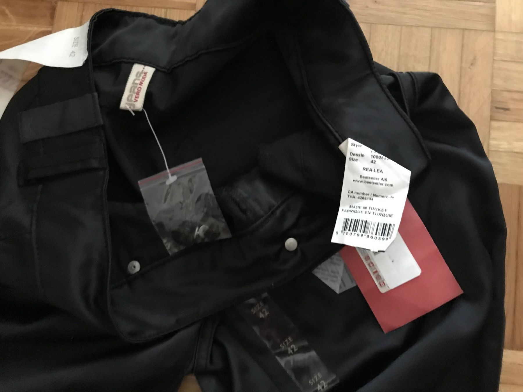 Vero Moda Pantaloni: Hose von Vero Moda Grösse 42 schwarz – Nuovo (secondo la descrizione) da Emmenbrücke venduto da Hathor123 2