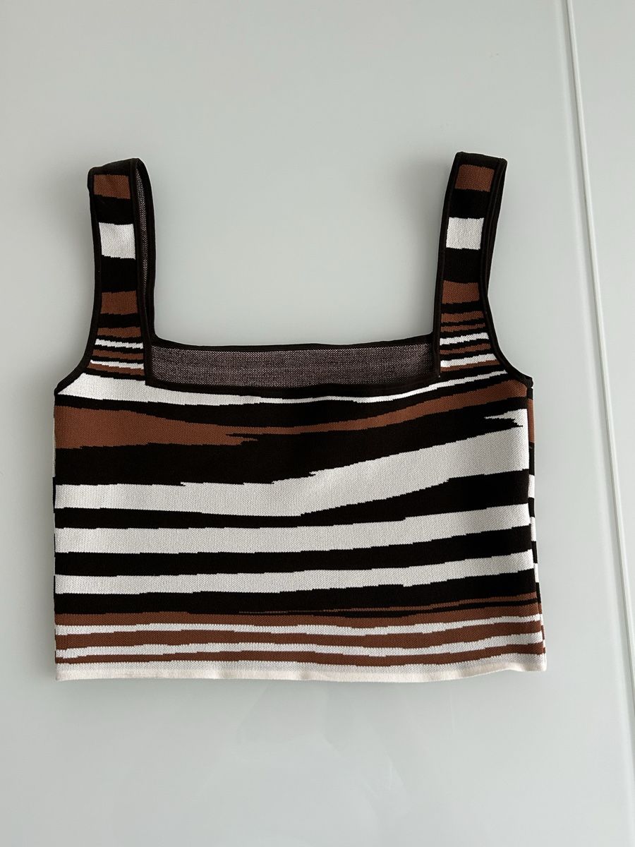 Max Mara Top: Weekend Max Mara Knit  cropped Top – Nuovo (secondo la descrizione) da Schindellegi venduto da nan_727n 1