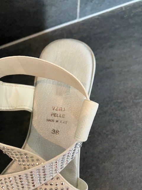Scarpe da donna: Sandalen silberfarben, Grösse 38 – Usato da Märwil venduto da Yvonne034 1
