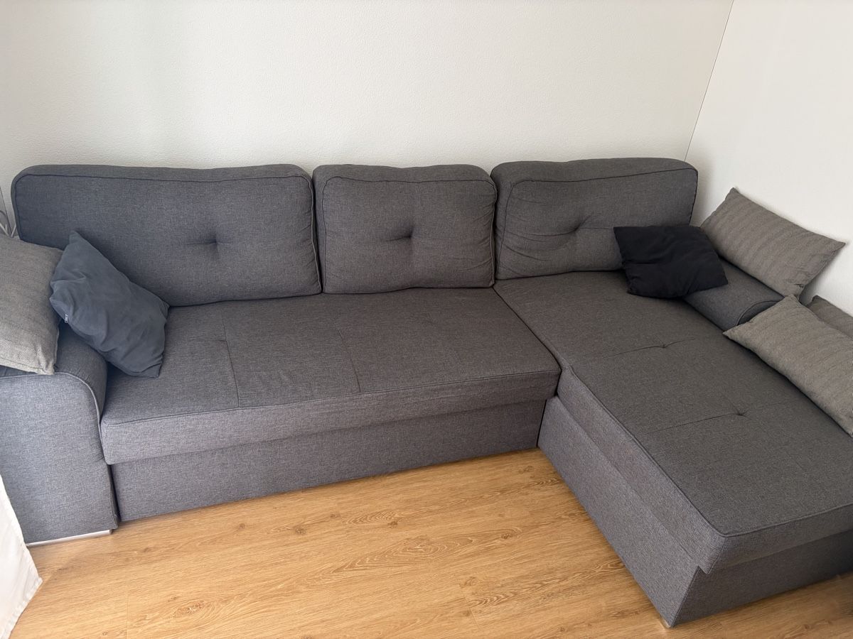 Divani: Ecksofa mit Bettfunktion und Stauraum – Usato da Uzwil venduto da DakiM