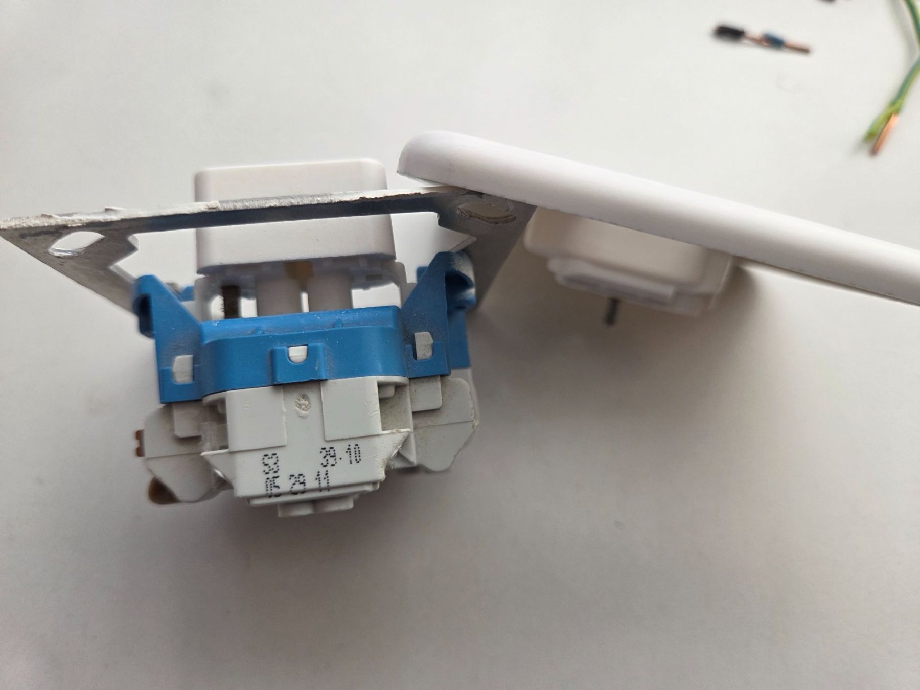 Hager Stecker: Hager UP Kleinkombi Sch3/T13 Steckdose – Gebraucht aus Zürich von Alibaba1234 5