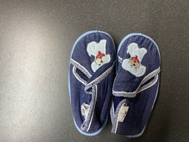 Schuhe für Jungen: Finken Hausschuhe Grösse 21 – Gebraucht aus Emmen von Aribini 1