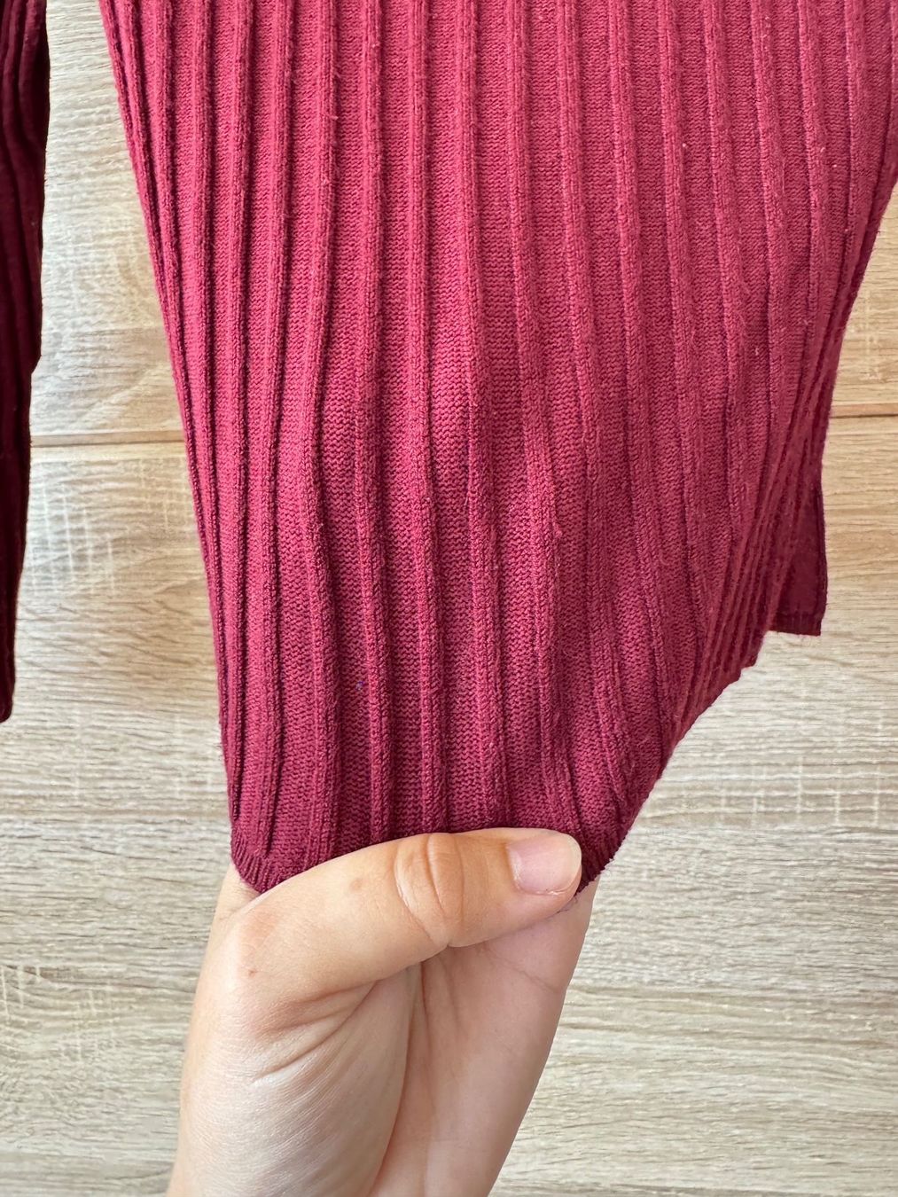 Bershka Tops: Pull en maille bordeaux – Gebraucht aus Montreux von iizaa811 2