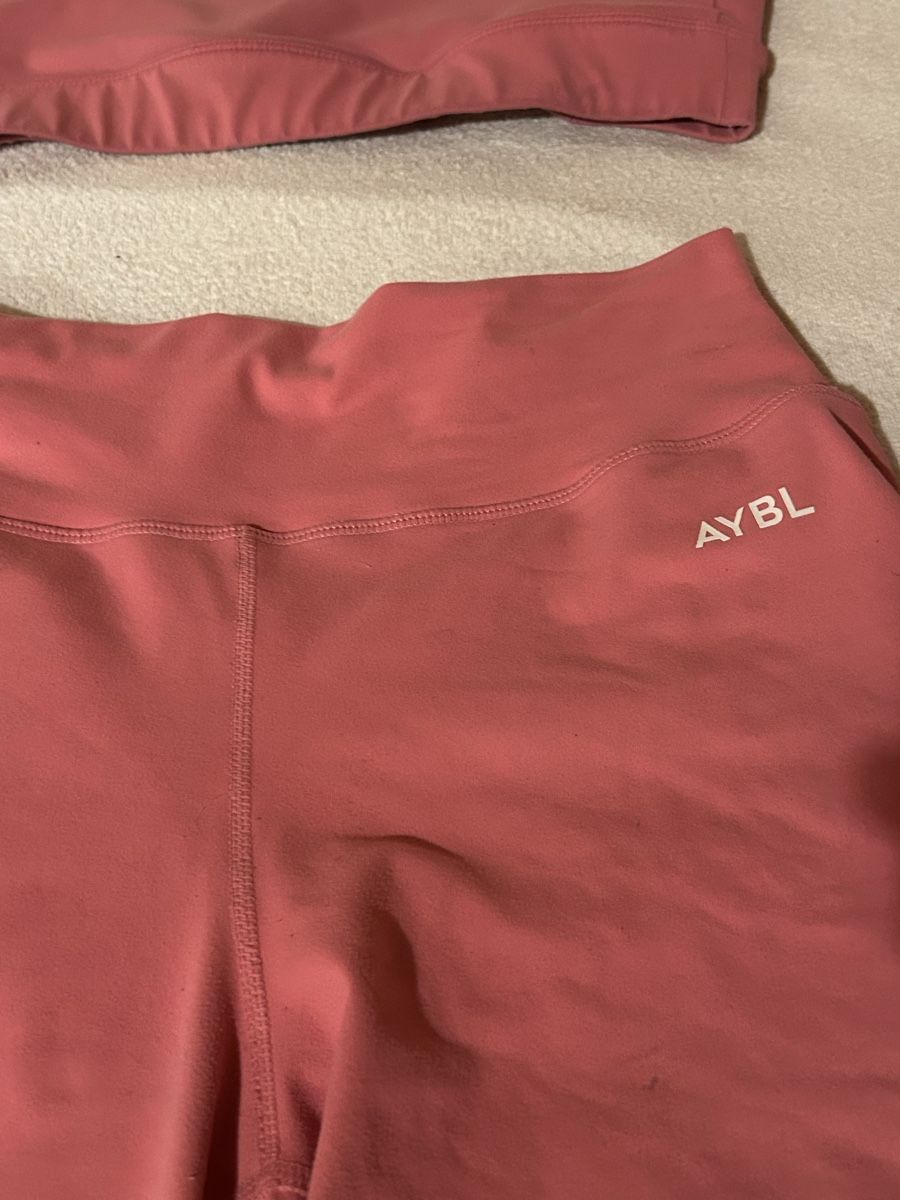 Aybl Lotti di vestiti: Ensemble AYBL Rose  Taille L - État Impeccable! – Nuovo (secondo la descrizione) da St-Prex venduto da mar_f6t6 1