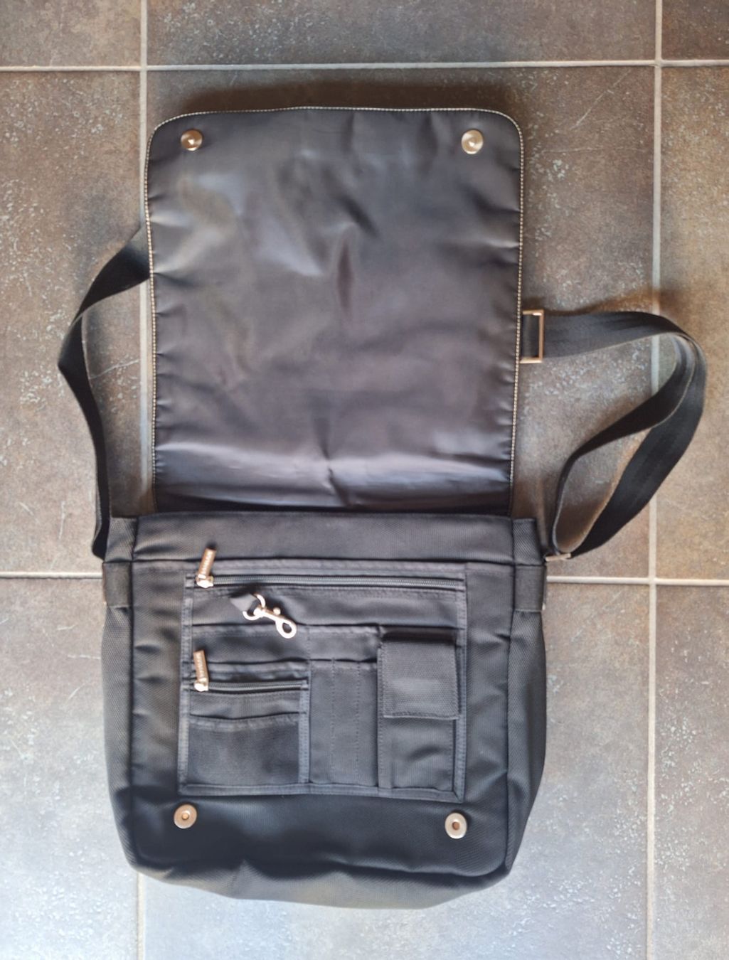 Navyboot Taschen: Umhängetasche schwar Navyboot – Neu (gemäss Beschreibung) aus Wangen ZH von MarianneMunz 1