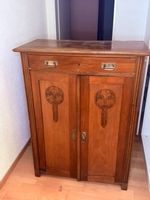 Jugendstil-Kommode mit Schnitzerei