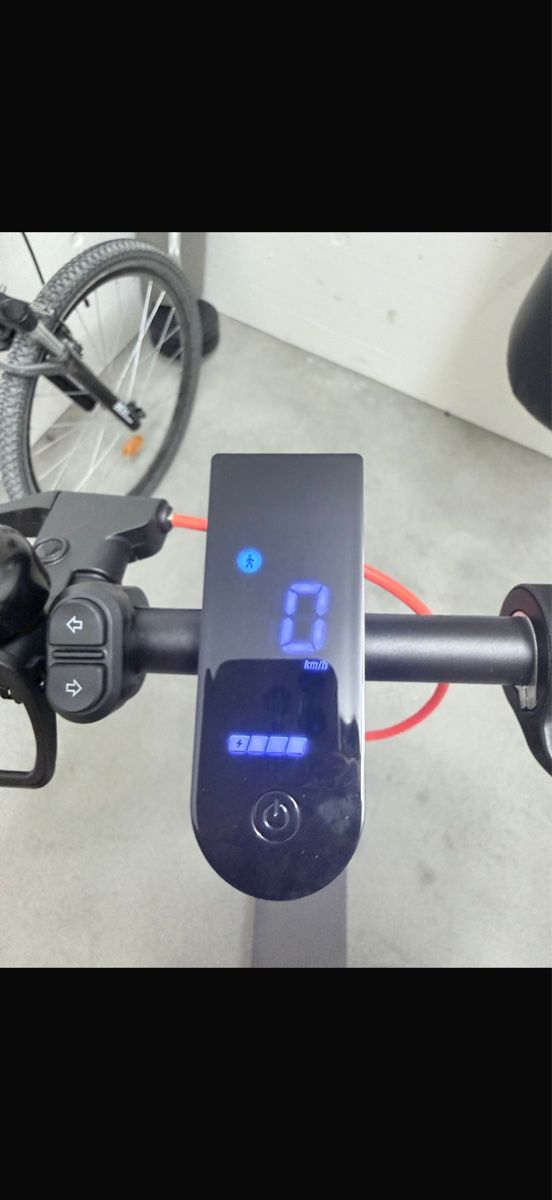 Scooter: E-Scooter mit Blinkerfunktion – Usato da Ennetbürgen venduto da leejlagg 4