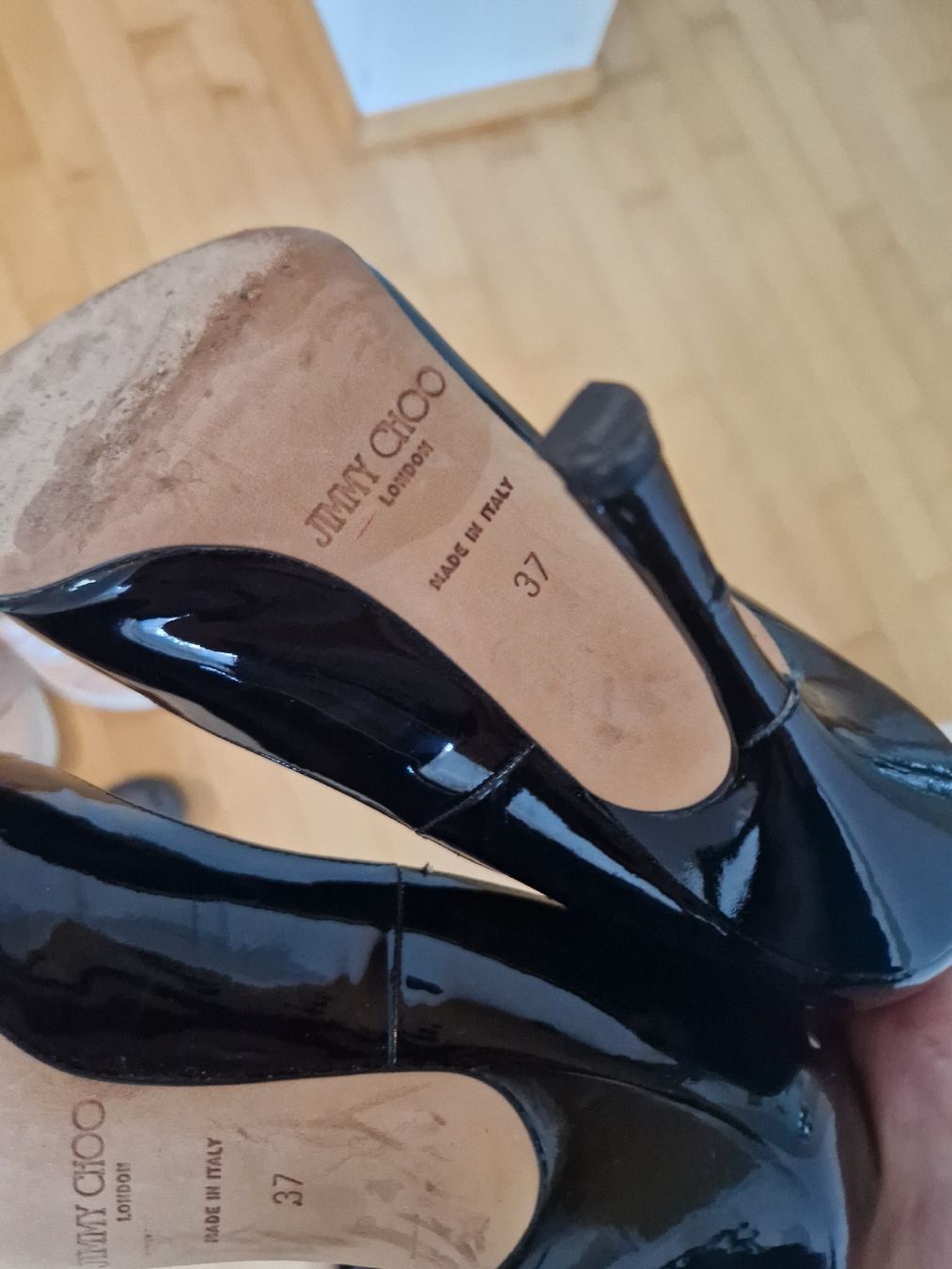 Jimmy Choo Damenschuhe: Wunderschöne Jimmy Choo Stilettos, Lackleder schwarz – Defekt aus Zürich von Margherita_90 2