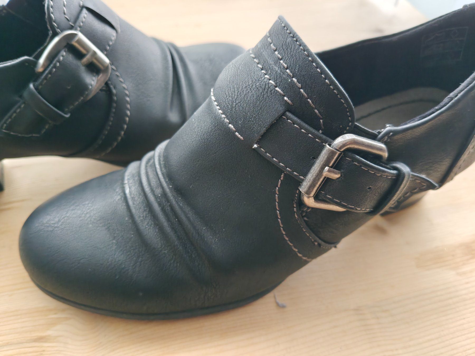 Scarpe da donna: Stiefeletten mit Schnalle / 36 - eher eng mit Absatz 4cm – Usato da Muttenz venduto da IkaSul 4