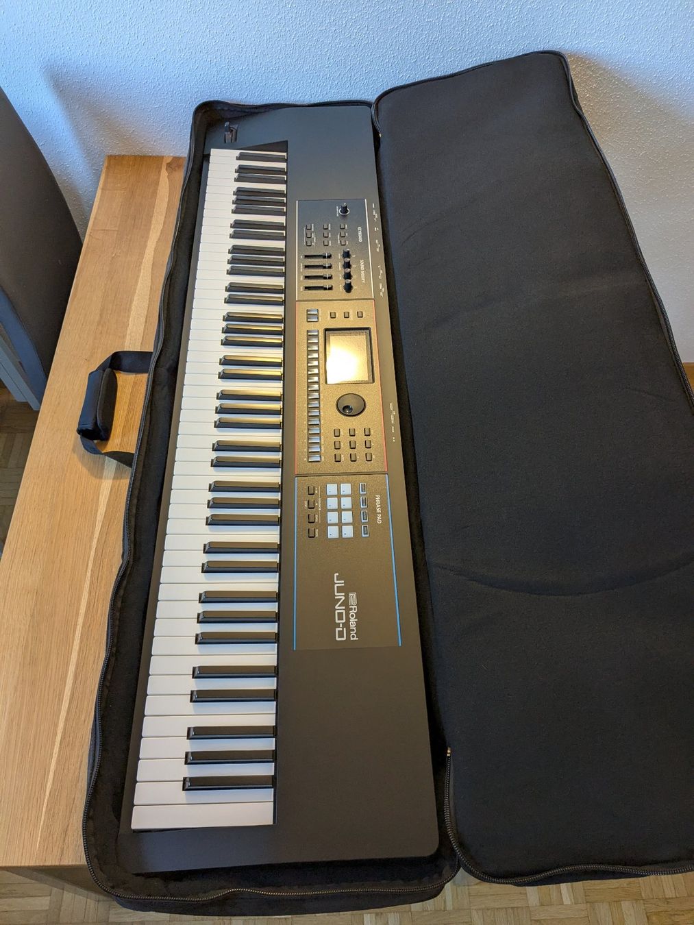 Roland Strumenti musicali: Roland JUNO-D8 Synthesizer-Keyboard mit Tasche – Nuovo (secondo la descrizione) da Horgen venduto da pat_czw8 3