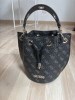 Guess Handtasche schwarz mit Logo neu