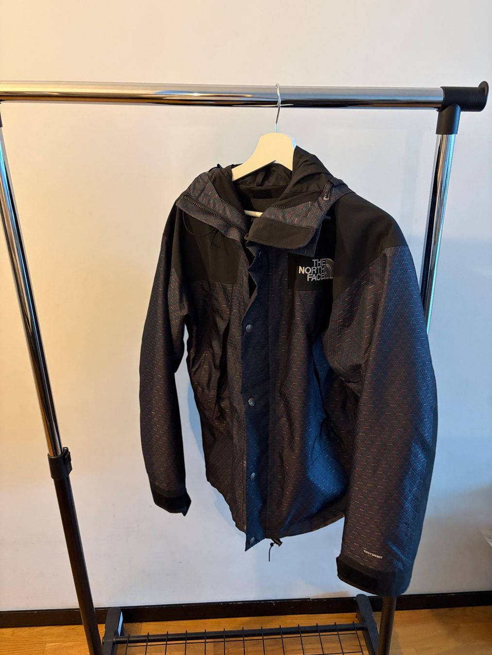 North Face Giacche: The North Face CMYK 1990 Mountain Jacket Engineered Jacquard – Nuovo (secondo la descrizione) da Zürich venduto da kn4 2