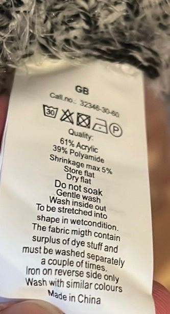 Pulls & Sweat-shirts: Flauschiger Winter Pullover, Grösse L, Grau/Weiss – D'occasion à Basel par Tierschutz-Flohmi 5