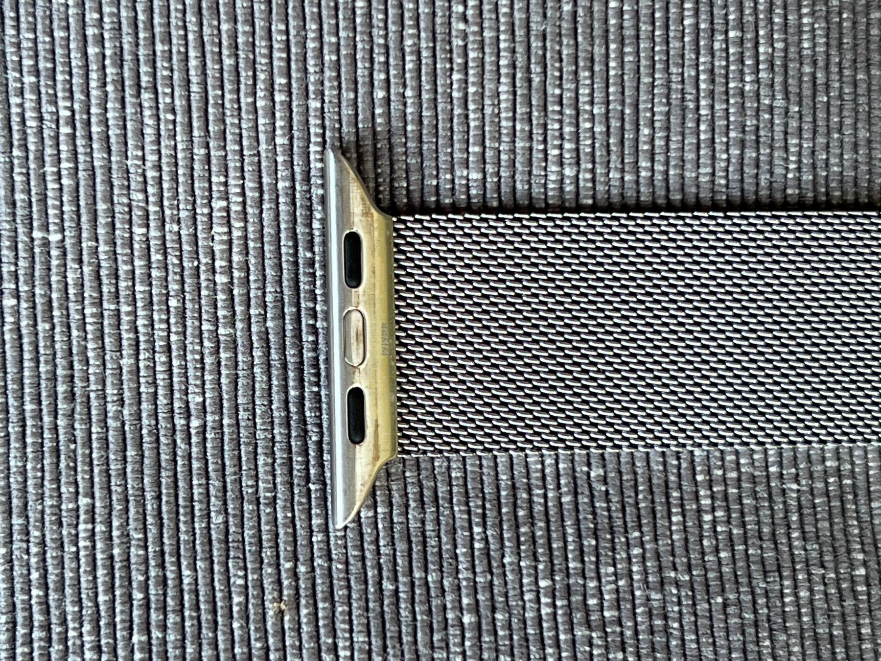 Apple Bracciali & Braccialetti: Original Apple Watch Magnetic Silver Milanese Loop 44mm – Usato da Bern venduto da mattek 3