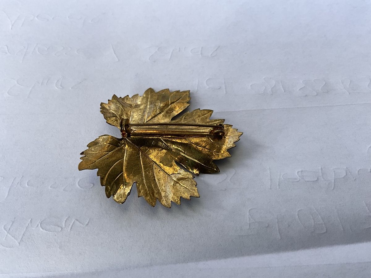 Broches & Aiguilles: Brosche Weinblatt mit Kugeln und Anstecker mit Blume – D'occasion à Thal par nocheli 6