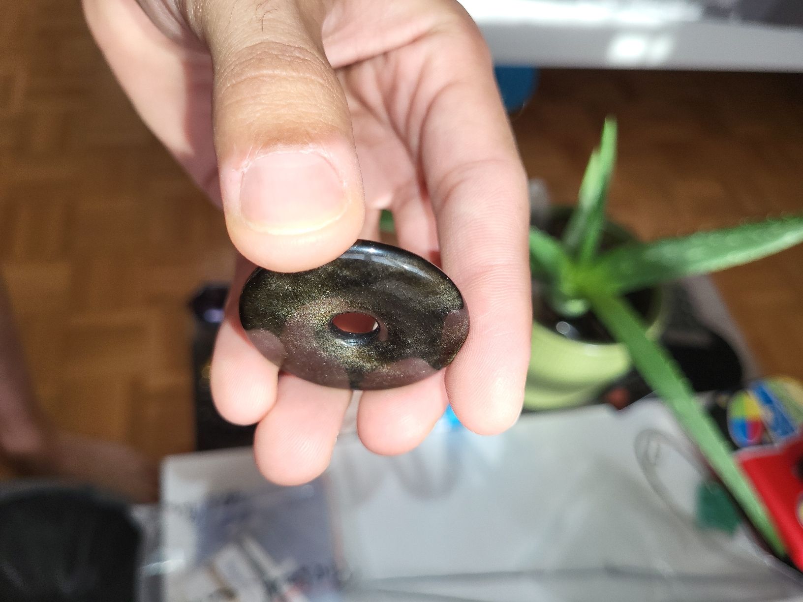 Ciondoli: pendentif obsidienne dorée donut 4cm – Usato da Palézieux venduto da Erba24 1