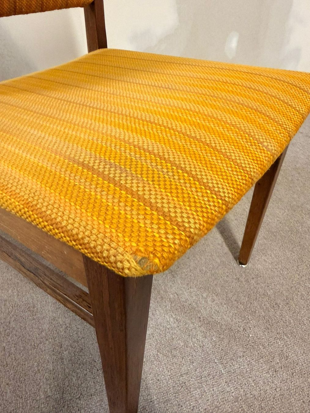 Sedie: Mid Century Stuhl 70er Jahre Strukturstoff Holz – Usato da Rickenbach ZH venduto da Insider-Boerse 1