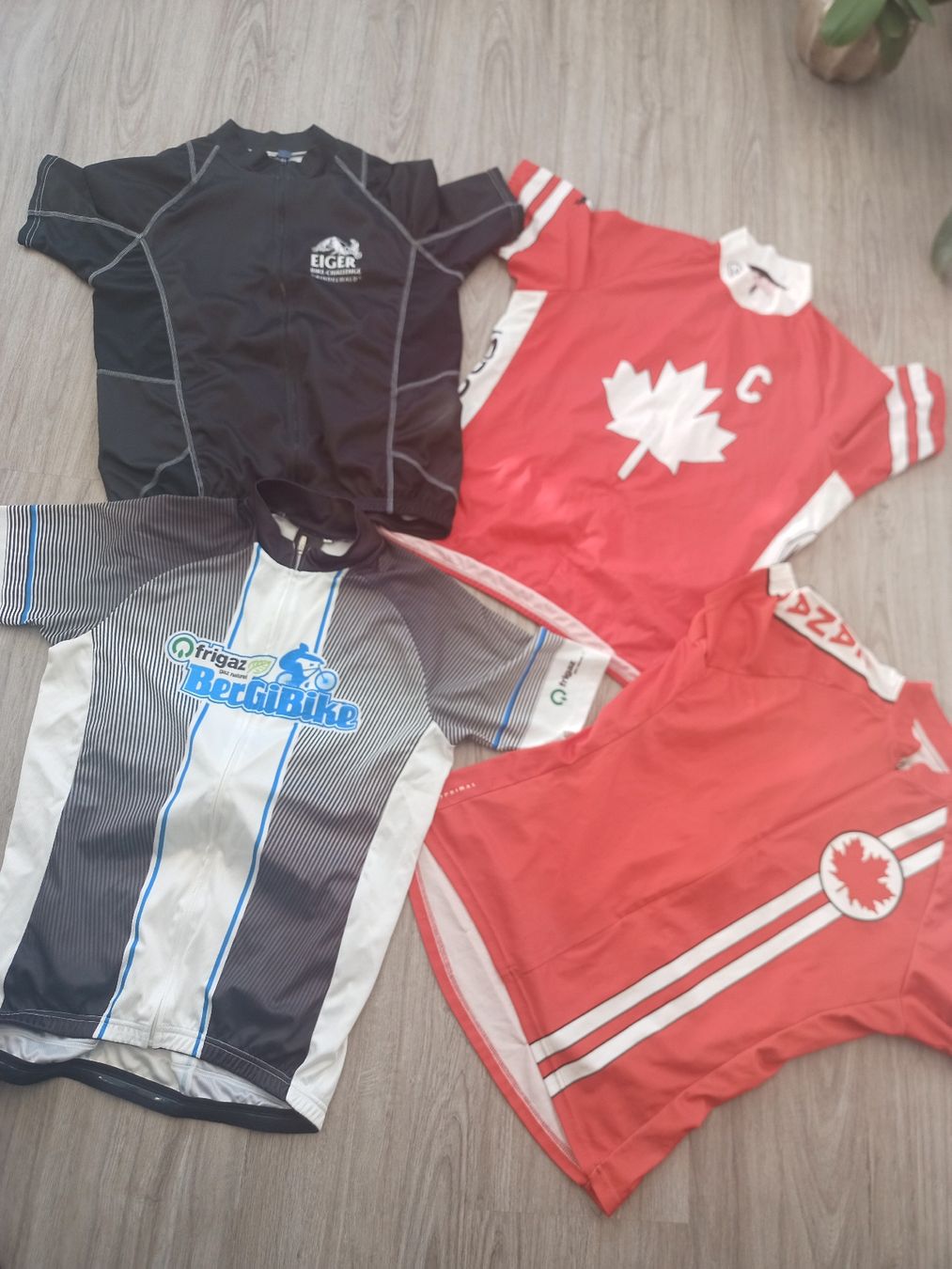 Canottiere & Pantaloni: Bike / Velotrikot – Usato da Bern venduto da Maikaefer10