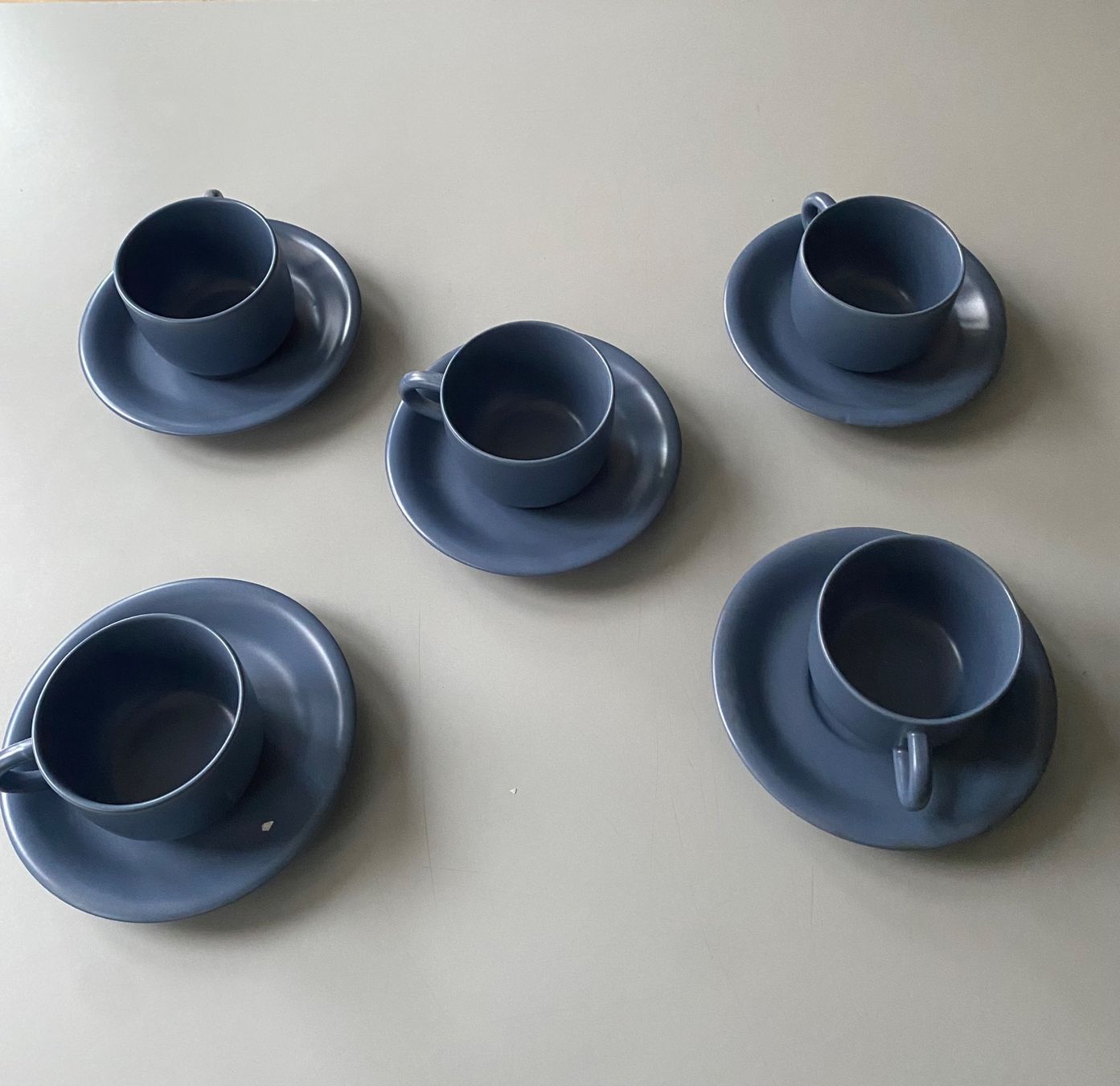 Tassen: 5 blaue Keramik Tassen mit Unterteller Set – Gebraucht aus Neftenbach von Rose40 3