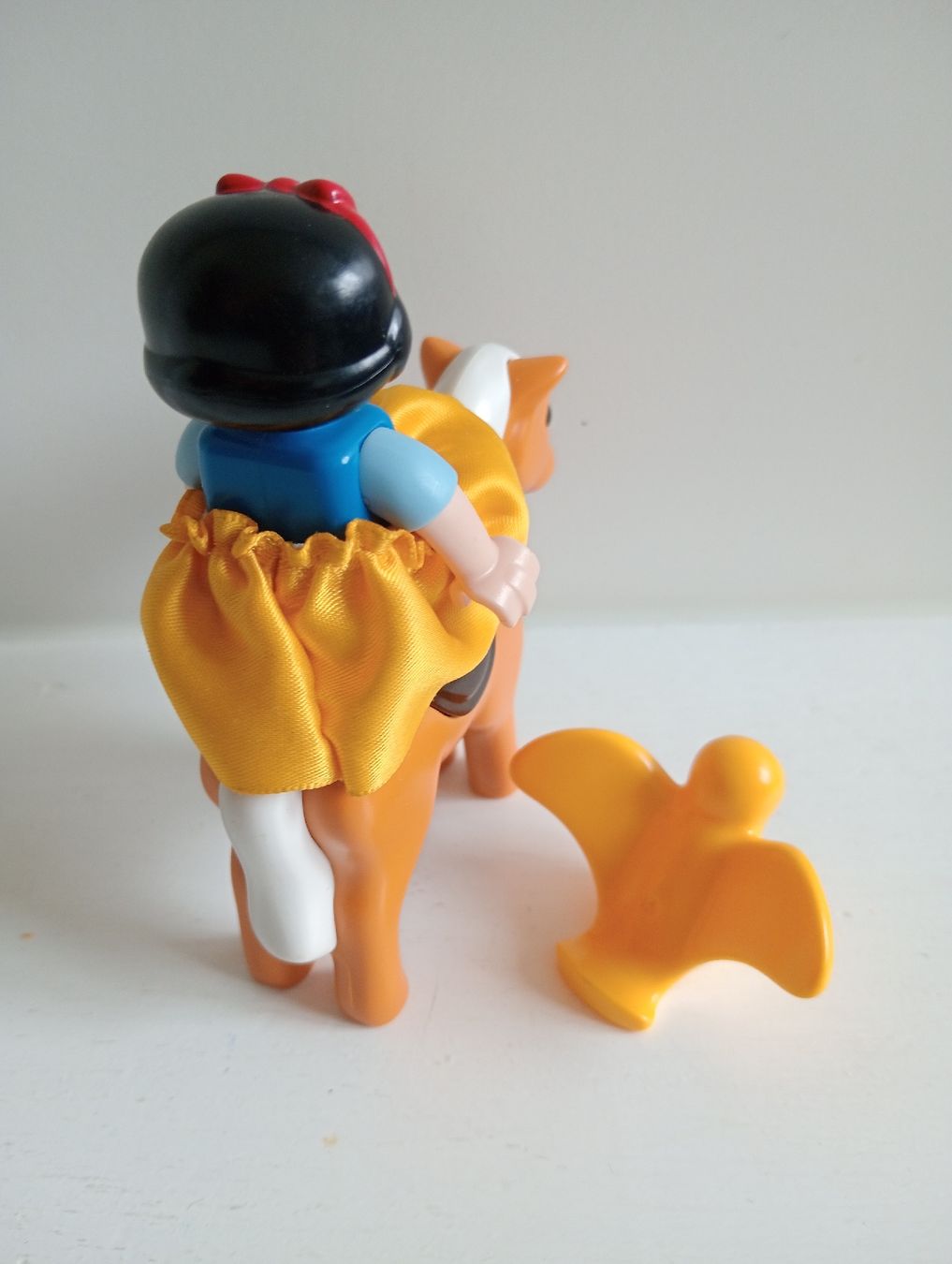 Hasbro Statuette: Playmobil Schneewittchen mit Pferd & Vogel – Usato da Allschwil venduto da Evgeniia78 2
