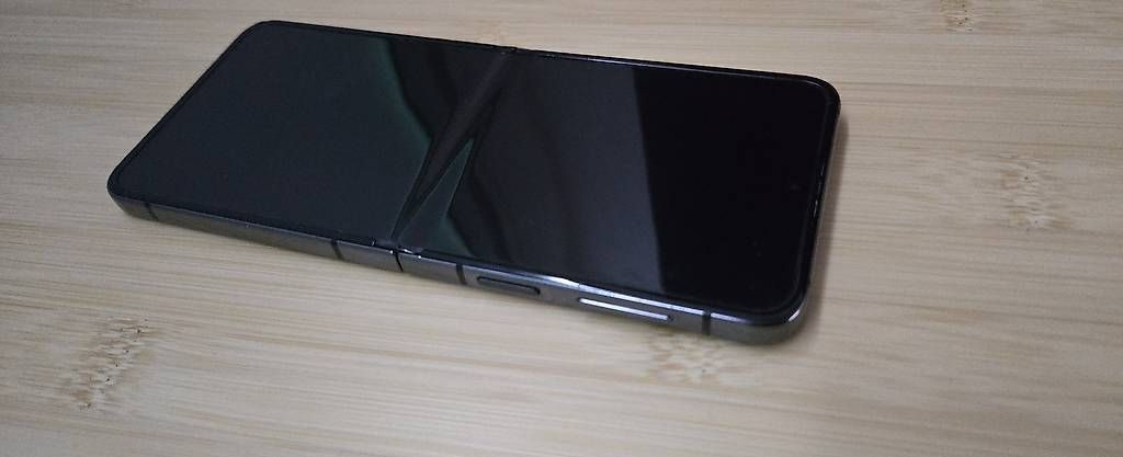 Samsung Telefoni cellulari / Smartphones: Samsung galaxy z flip 5 512 Gb – Usato da Rothenthurm venduto da eftoya 1