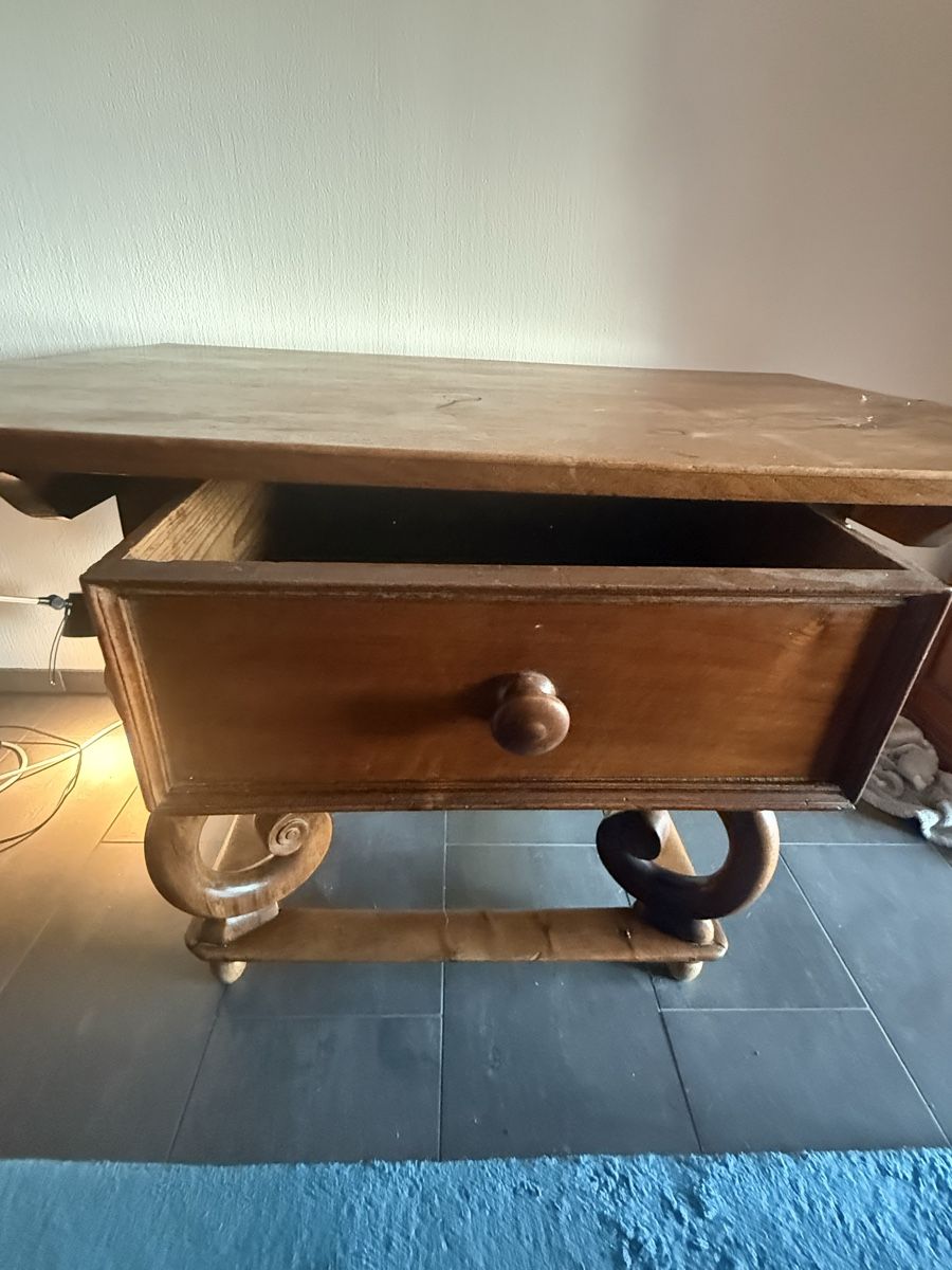 Tables: Eleganter Holztisch – D'occasion à Chur par pet_q7kd 2
