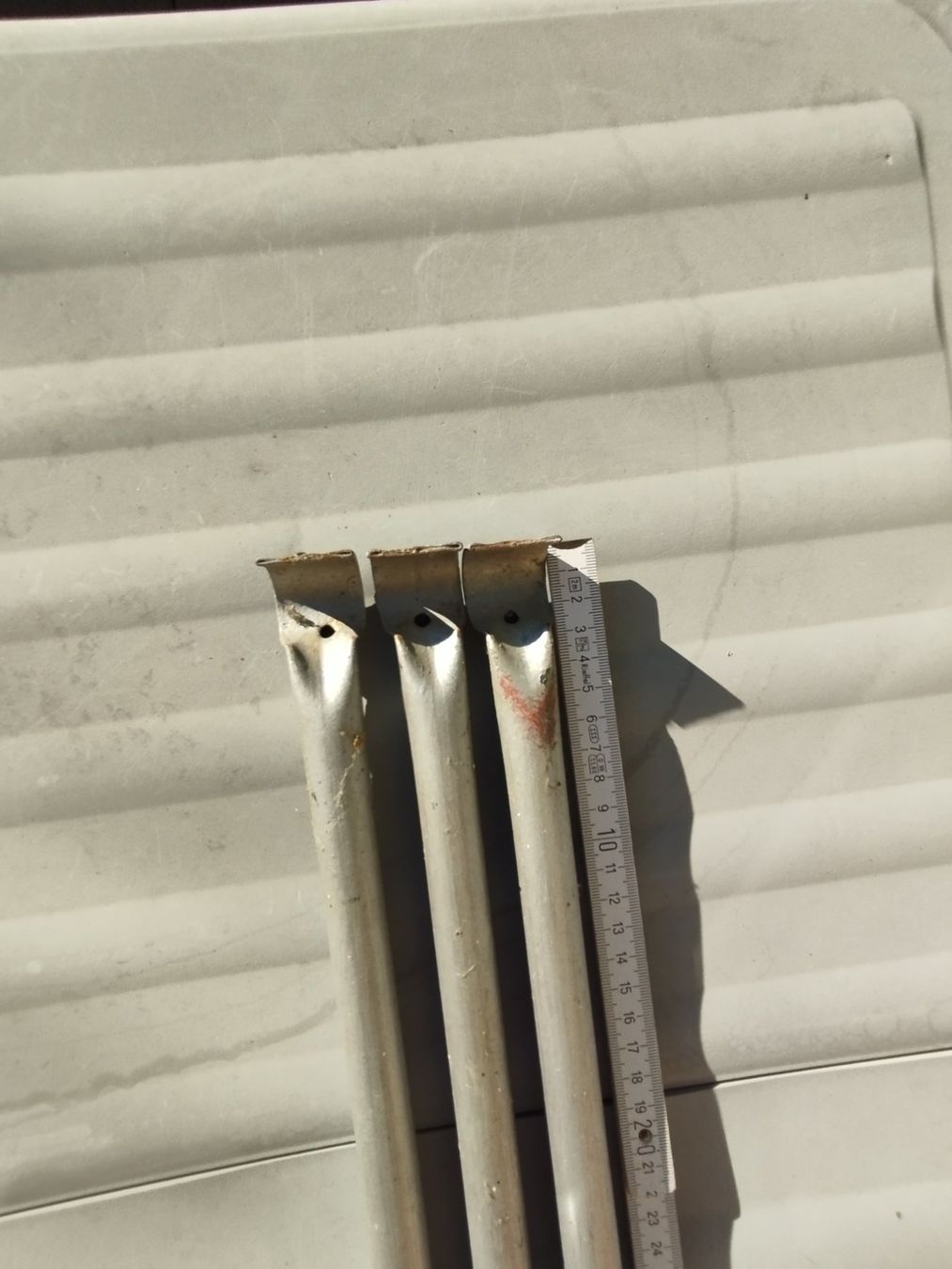 Supporti a parete: 3x Metallstangen / Gestängestreben – Usato da Ostermundigen venduto da Dinge1 5