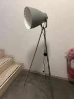 Stylische Stehlampe im Industrial Design