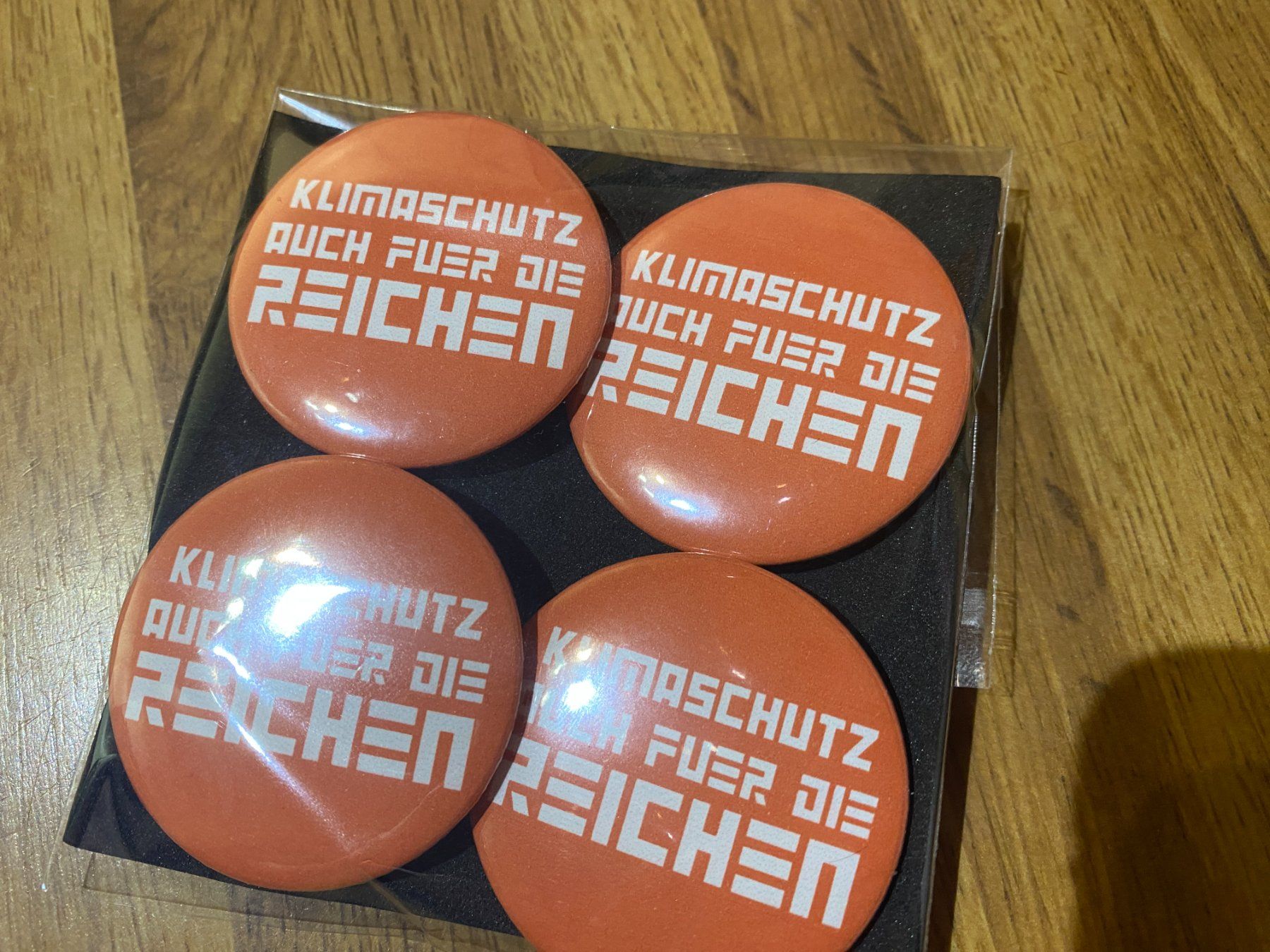 Placchette & Badge: Klimaschutz Pin Badges – Nuovo e nell'imballaggio originale da Basel venduto da FatCatPacksTheRatt 2