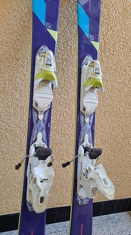 Dynastar Sci: Je vends des ski 144cm Dynastar Glory 79 avec fixations – Usato da Monthey venduto da darkmine 3