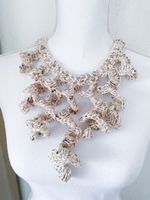 Gehäkelte Collier Annabella Baumwolle und lurex weiss cream