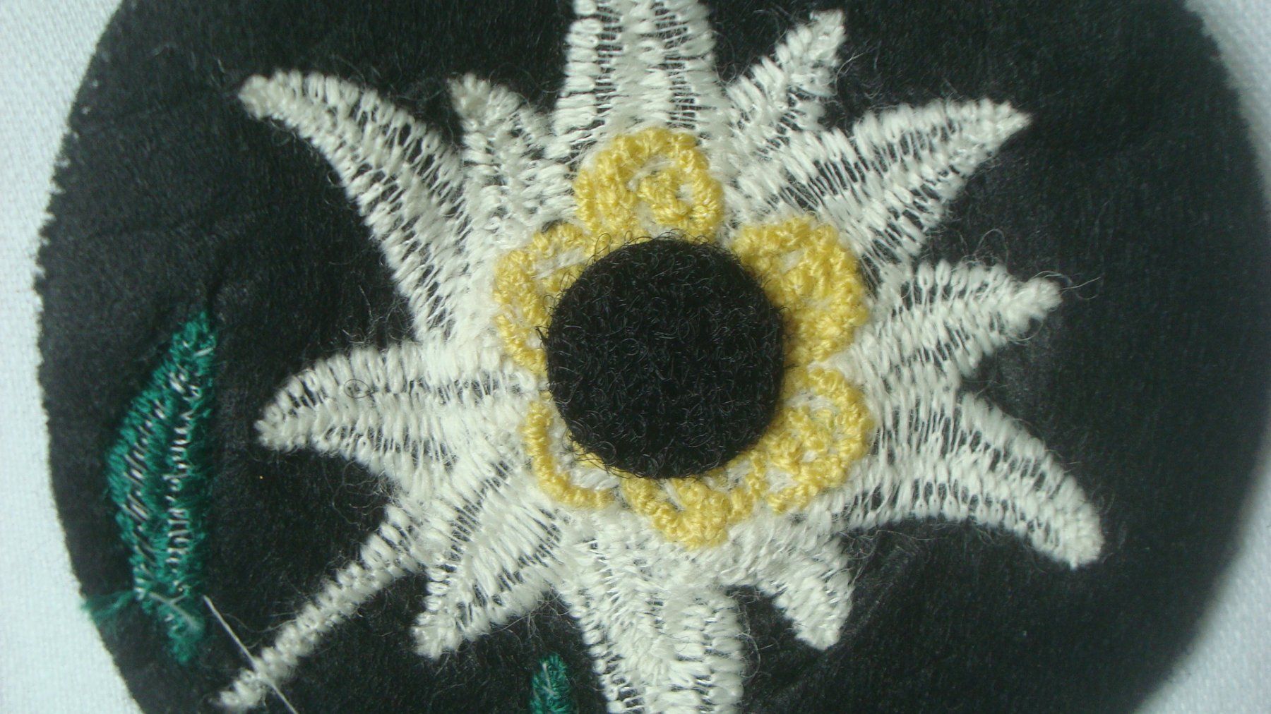Toppe: Textil-Aufnäher Batch Blume  8 cm – Usato da Münchenstein venduto da Pesci6 2